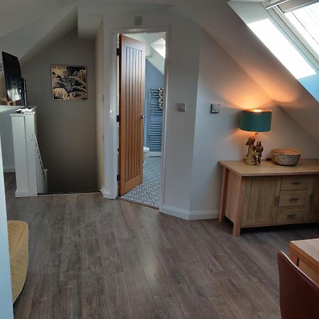 Delightful & Picturesque Modern Detached Apartment, Next To Chester Zoo, Near Park And Ride To City Centre מראה חיצוני תמונה