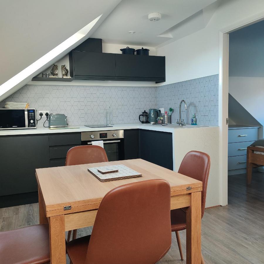 Delightful & Picturesque Modern Detached Apartment, Next To Chester Zoo, Near Park And Ride To City Centre מראה חיצוני תמונה