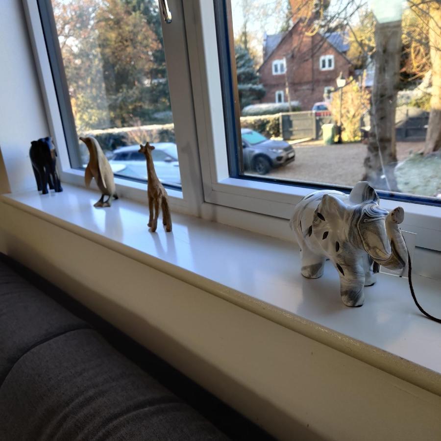 Delightful & Picturesque Modern Detached Apartment, Next To Chester Zoo, Near Park And Ride To City Centre מראה חיצוני תמונה