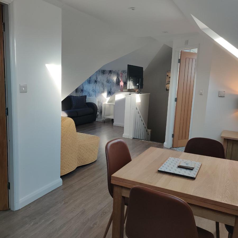 Delightful & Picturesque Modern Detached Apartment, Next To Chester Zoo, Near Park And Ride To City Centre מראה חיצוני תמונה